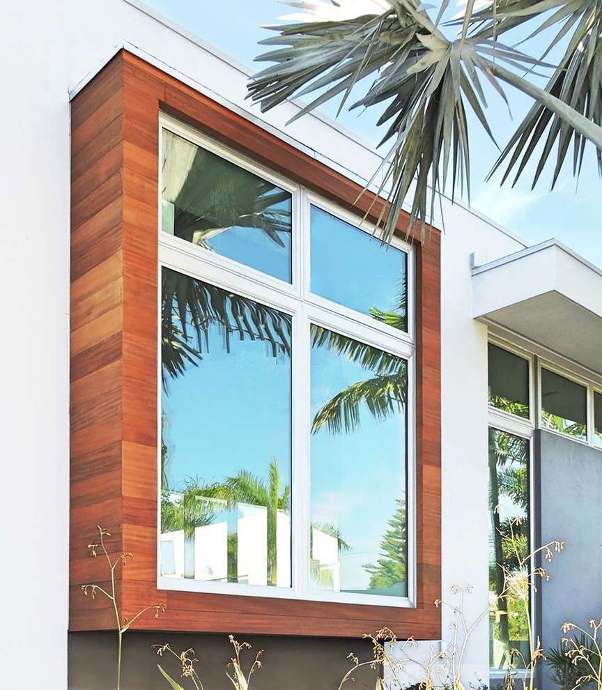 Design ideas for a modern exterior in Tampa.