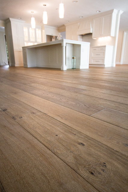 French Oak Flooring by Garrison trendy-koekken