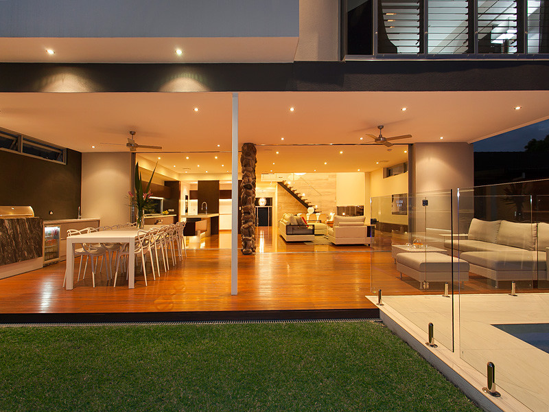 Photo of a contemporary patio in Brisbane.