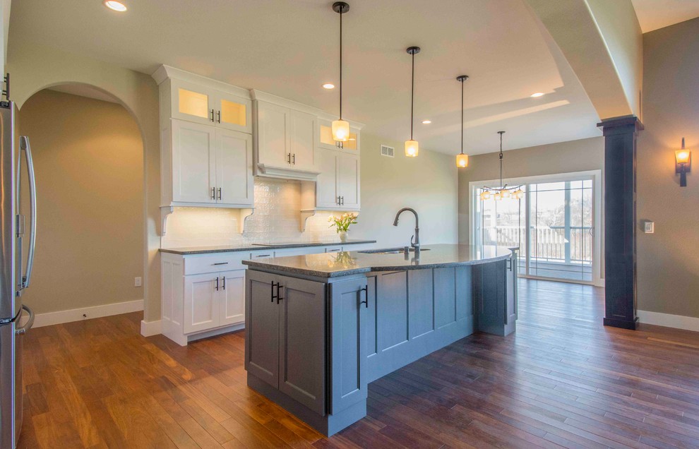 Kitchen - transitional kitchen idea