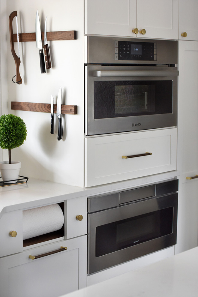 Example of a transitional kitchen design in Cincinnati