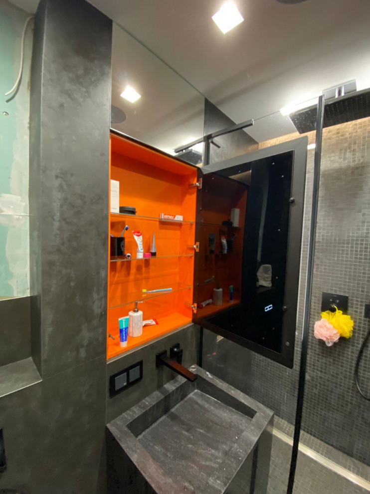 Зеркальный шкафчик.