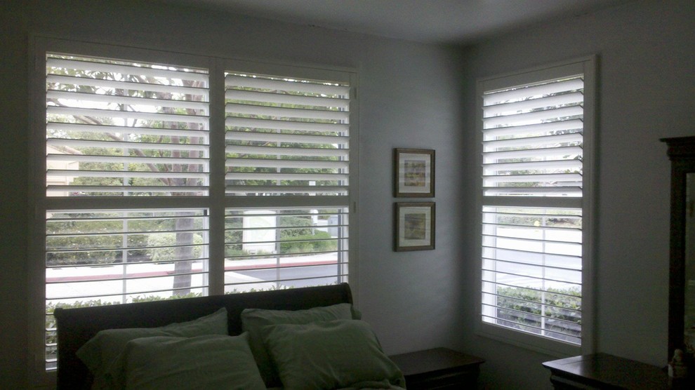 Home design - transitional home design idea in Orange County
