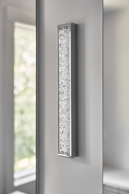 Dark and Dated Becomes Dramatic modern-badezimmer