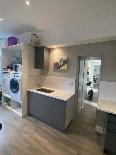 Secret dog wash/ laundry room / gym trendy-bryggers