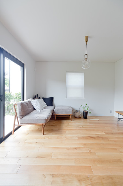 モルタル&times;木&times;アイアンのモダンアメリカンな住まい modern-living-room