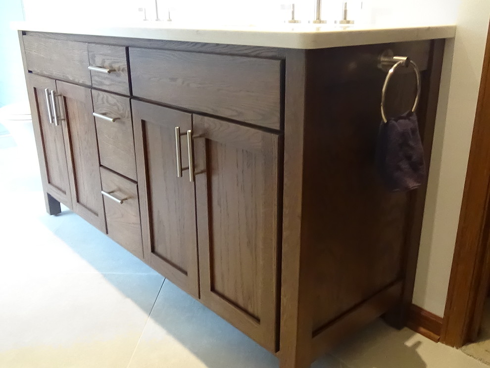Home design - mid-sized transitional home design idea in Chicago