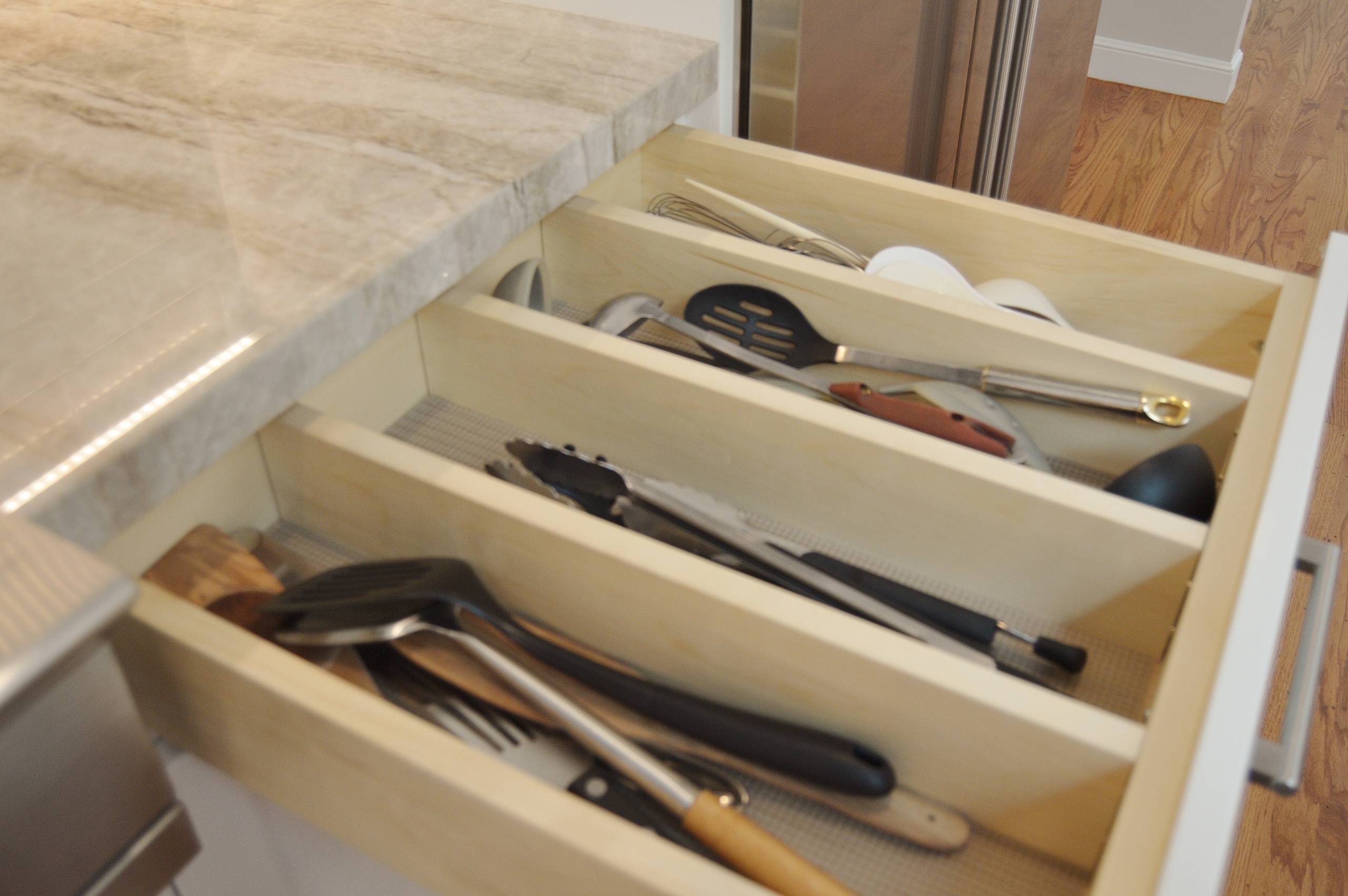 Cooking utensil drawer