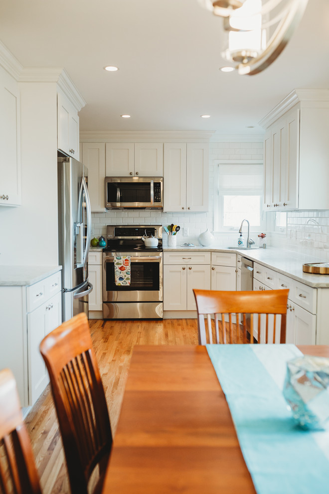 Example of a transitional kitchen design in Minneapolis