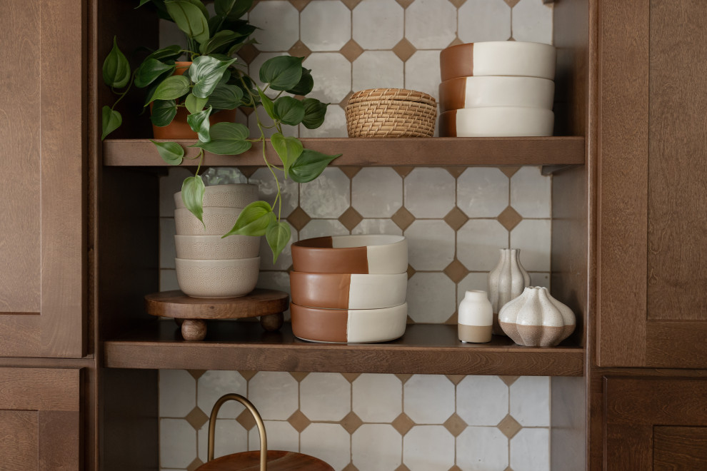 Transitional home design photo in Phoenix