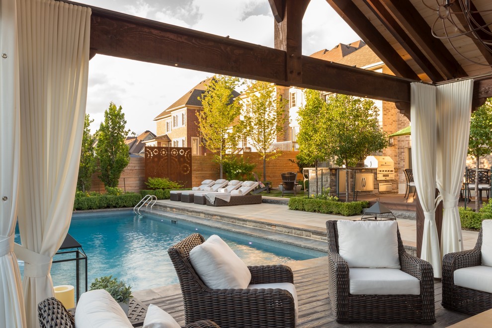 Photo of a transitional backyard landscaping in Toronto.