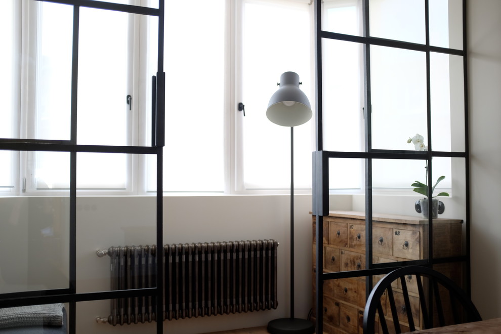 Перегородки из чёрного металла и стекла