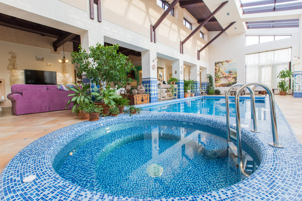 Интерьер гостевого дома в стиле Прованс. Интерьер бассейна (150 кв м)