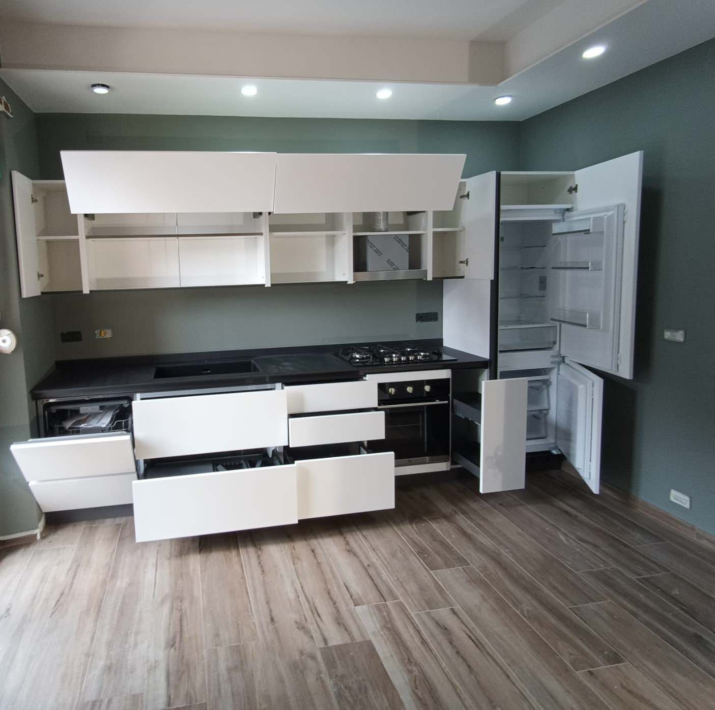 Inspiration for a contemporary kitchen remodel in Turin