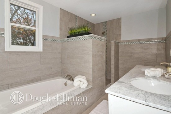 Kitchen & Baths modern-bathroom
