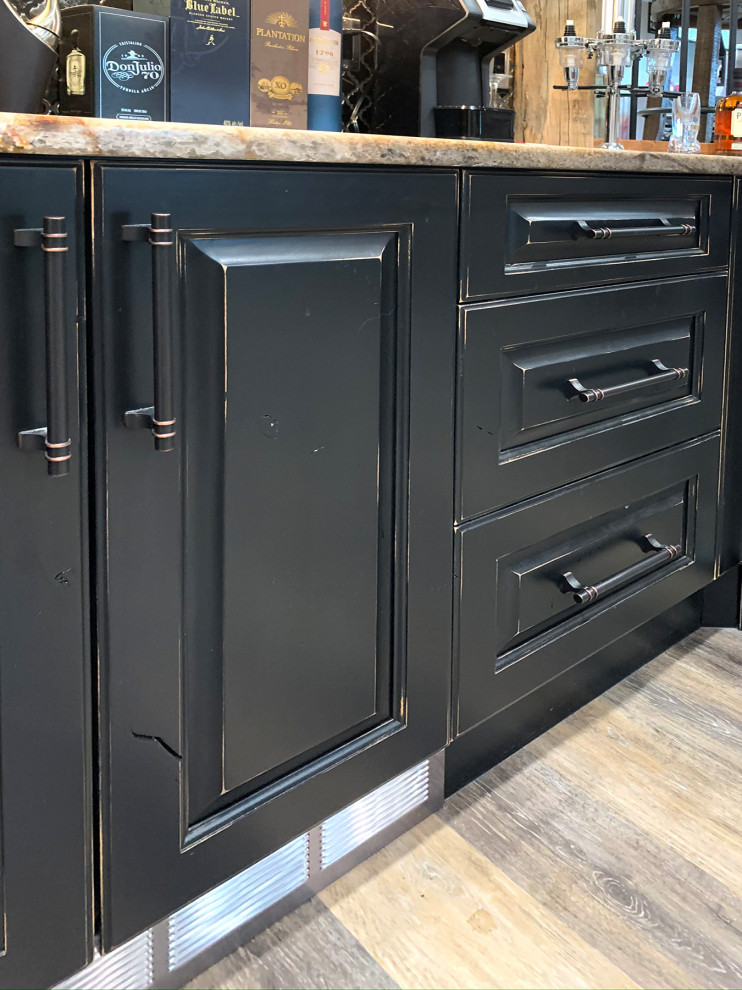 Home design - rustic home design idea in Calgary