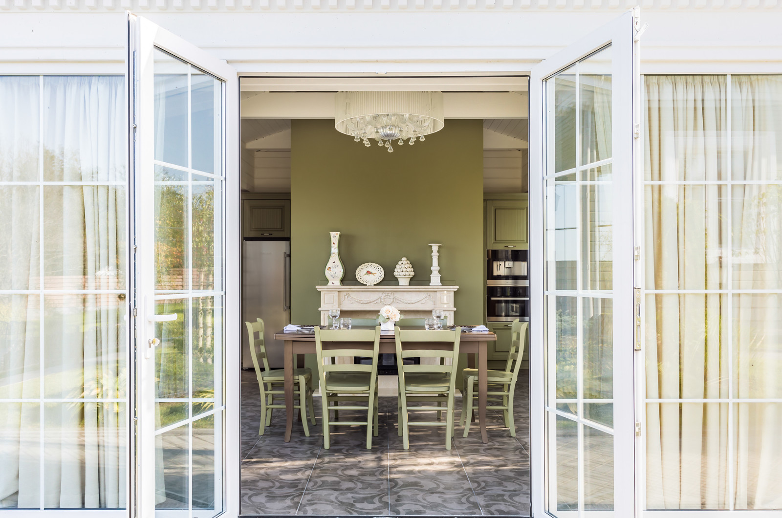 Беседка у моря