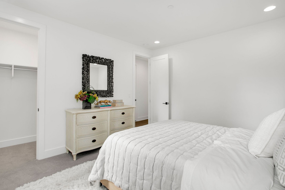 Idées déco pour une chambre avec moquette contemporaine de taille moyenne avec un mur blanc et un sol gris.