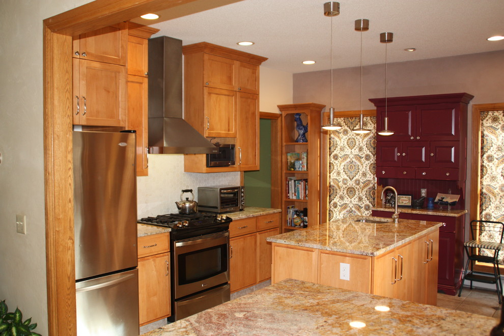 Kitchen - transitional kitchen idea in Bridgeport