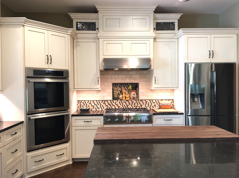 Example of a transitional kitchen design in Minneapolis