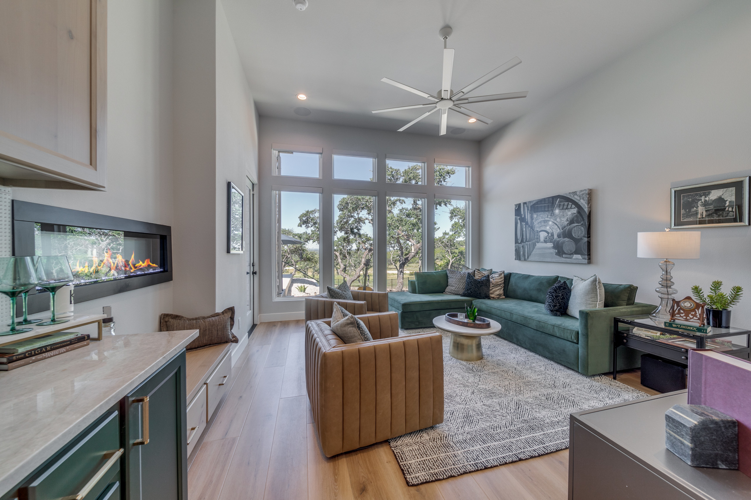 Modern European: 3,830 ft², 4 BR/3 BA/1 ST