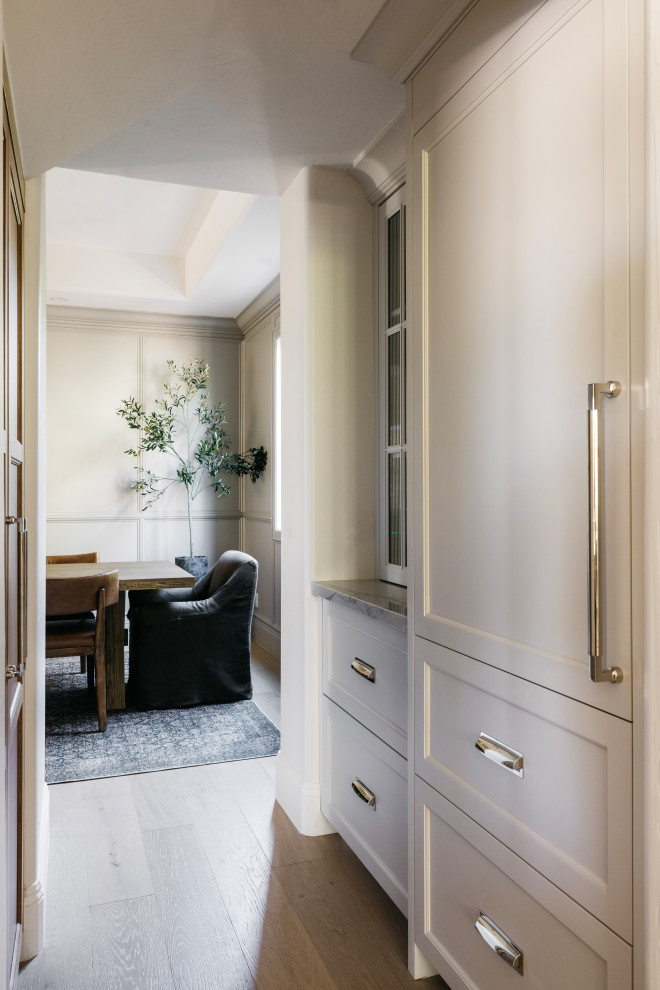 Example of a transitional kitchen design in Phoenix