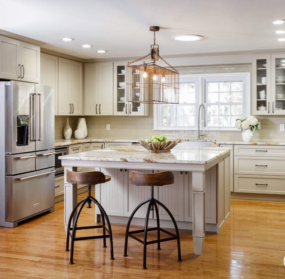 Inspiration for a transitional kitchen remodel in Birmingham