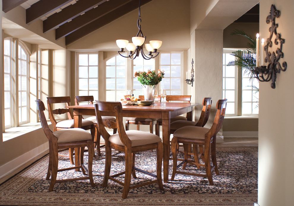 Dining room photo in Charlotte