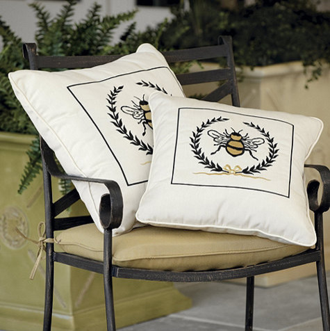 Outdoor Napoleonic Bee Pillow With Border
