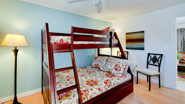 Sand Dollar Cottages - Flamingo 1 modern-schlafzimmer