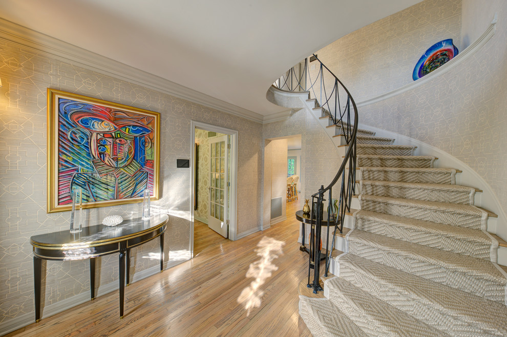 Inspiration for a transitional home design remodel in Los Angeles