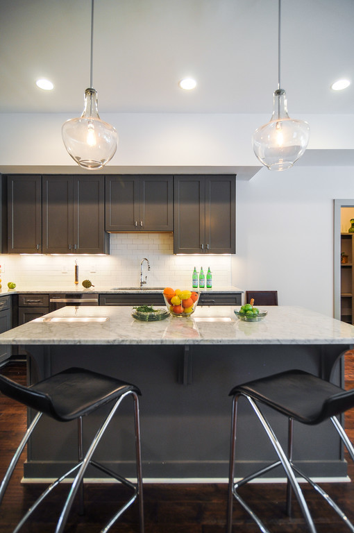 Kitchen - transitional kitchen idea in Nashville