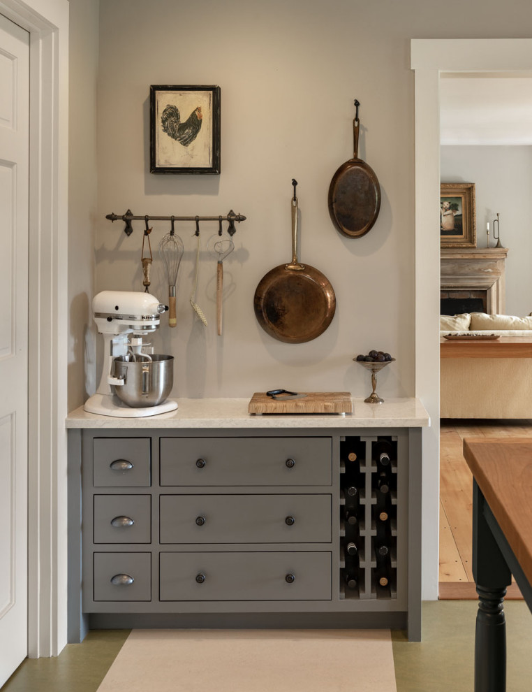 This is an example of a country kitchen in Burlington.