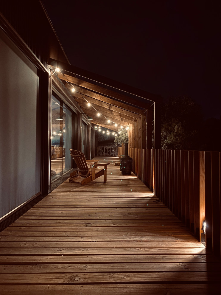 Design ideas for a medium sized industrial wood railing terrace in Madrid.