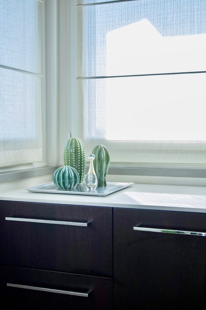Esempio di un bagno di servizio contemporaneo