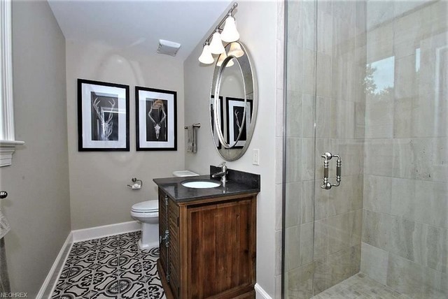 Bathroom clasico-renovado-cuarto-de-bano