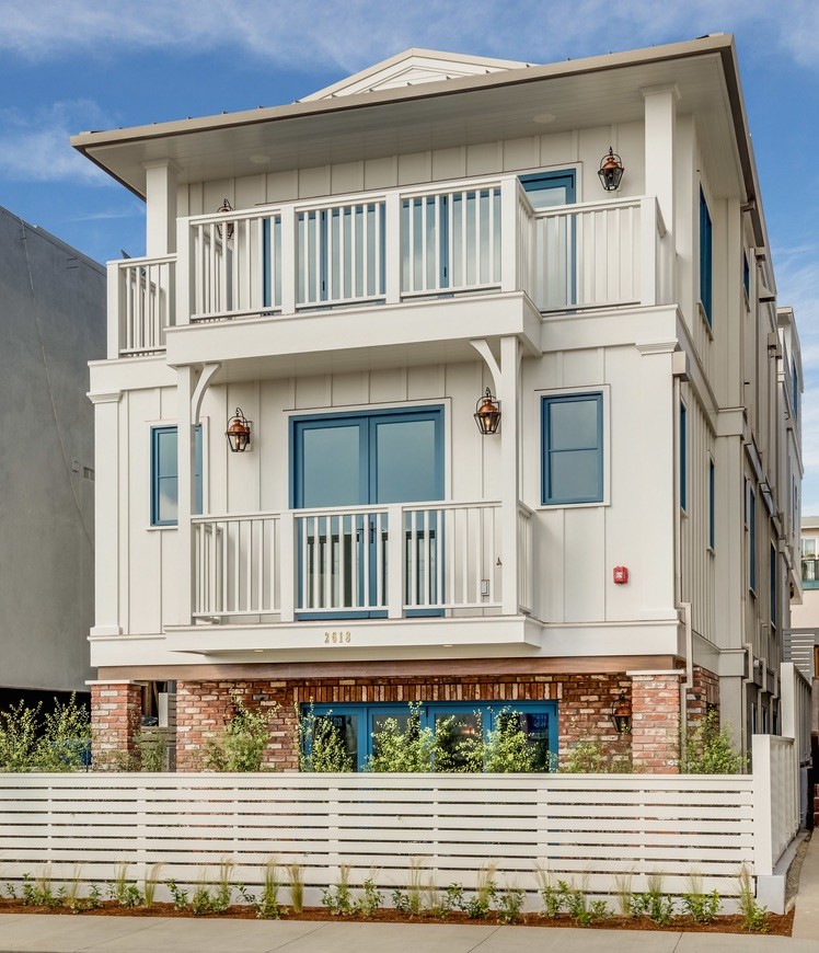 Photo of a beach style exterior in Los Angeles.