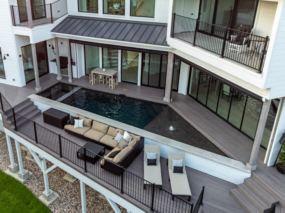 Exemple d'une petite piscine sur toit hors-sol nature sur mesure avec des solutions pour vis-à-vis et une terrasse en bois.