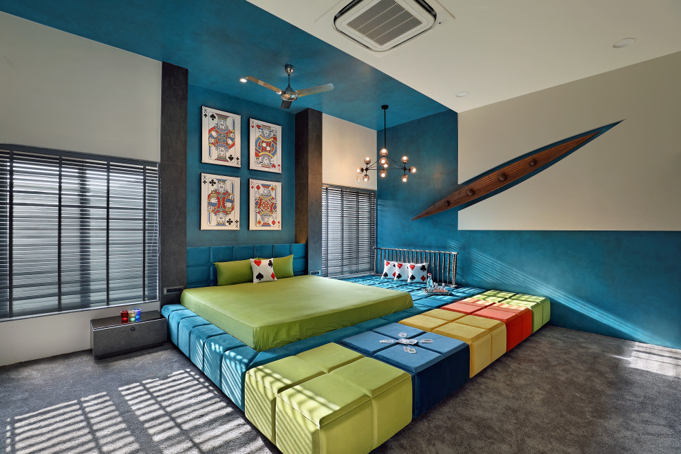 This is an example of a contemporary bedroom in Ahmedabad.