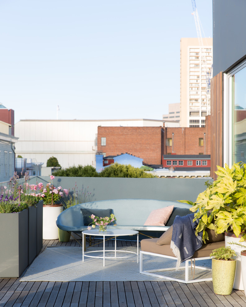 This is an example of a midcentury rooftop and rooftop deck in San Francisco with a container garden and no cover.