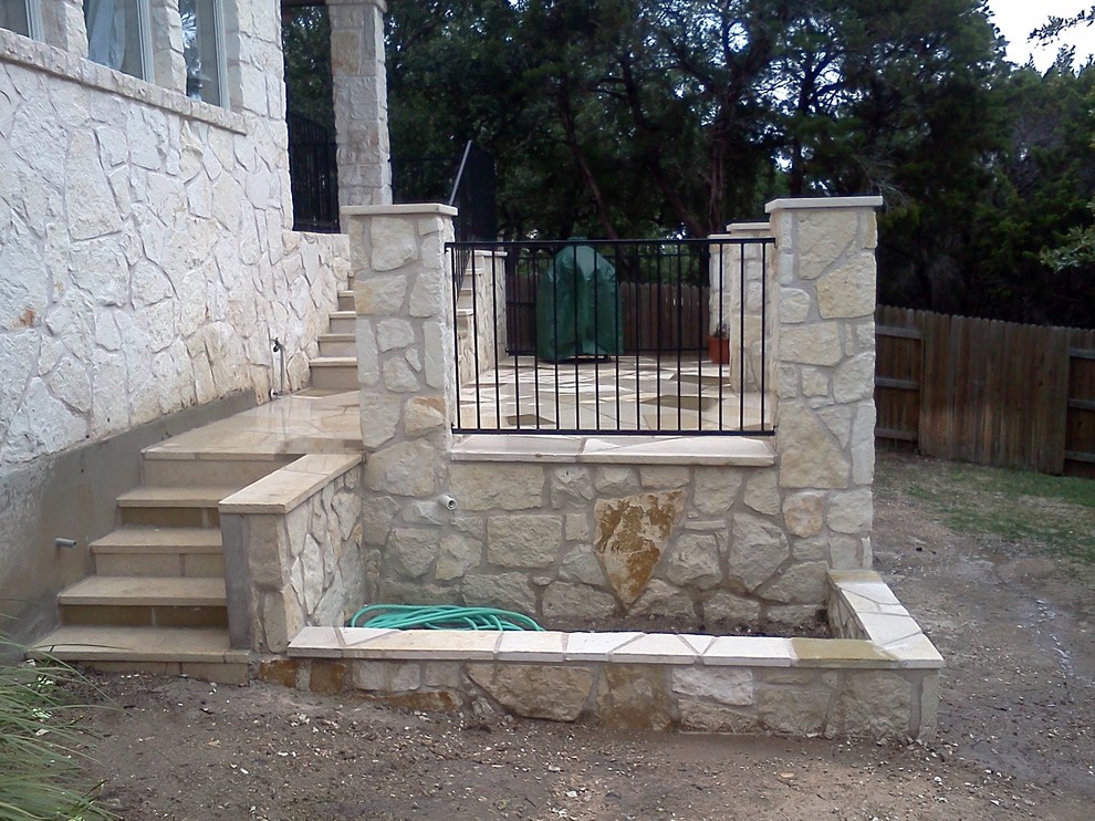 Home design - rustic home design idea in Austin