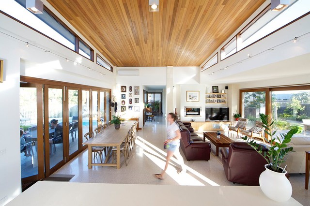 13th Beach Golf Links Residence contemporary-vardagsrum