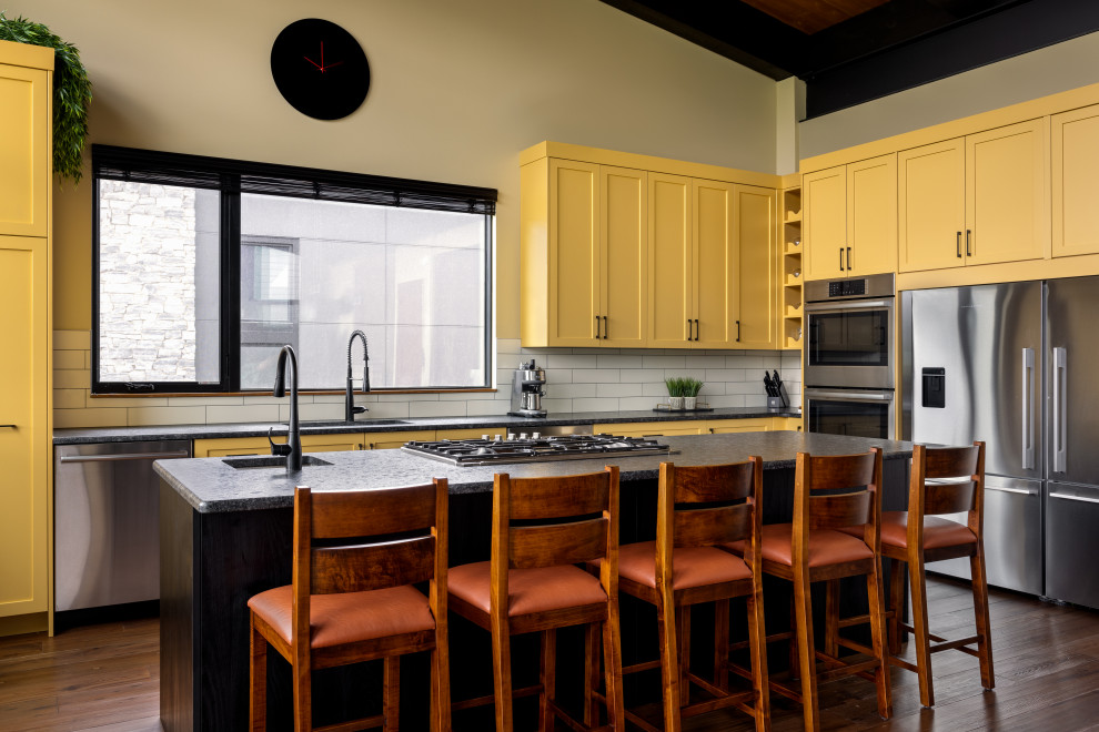 Kitchen - rustic kitchen idea in Vancouver