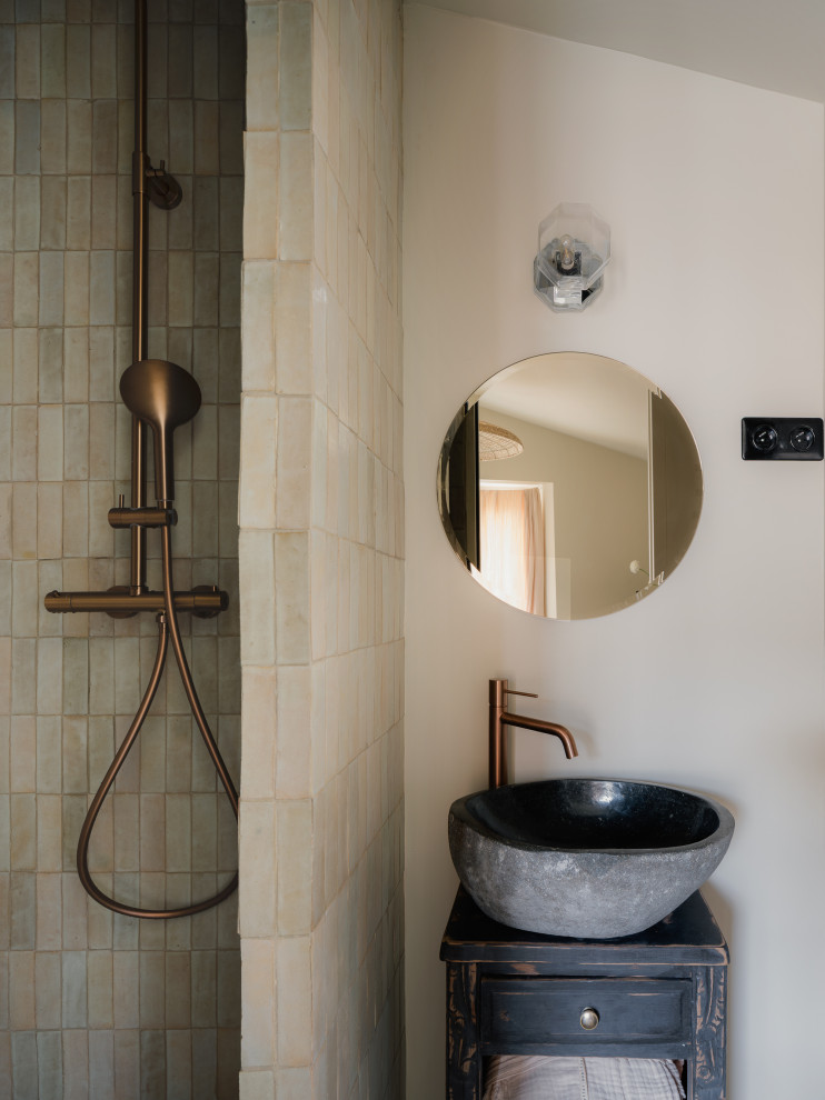 Petit espace, grands moments de convivialité pour ce 16m2