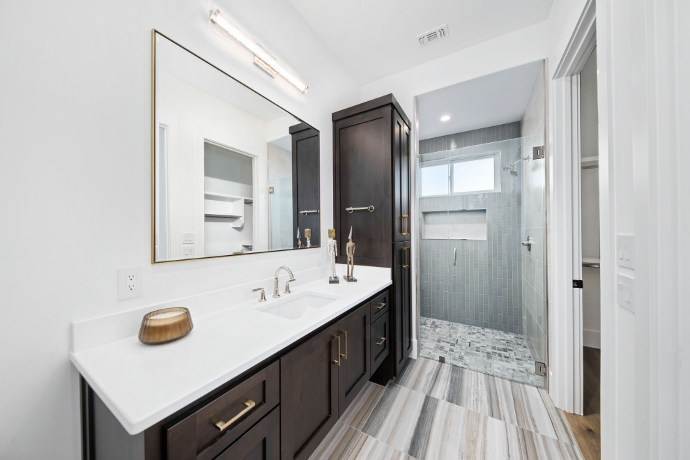 Example of a transitional home design design in Austin