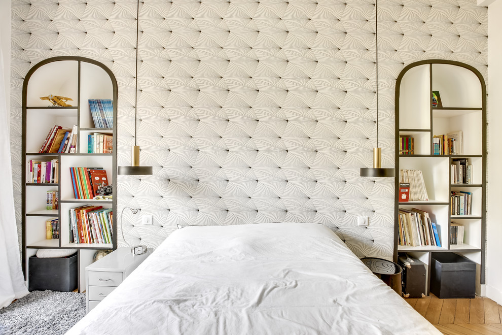 Photo of a contemporary guest bedroom in Paris with beige walls, medium hardwood floors and beige floor.