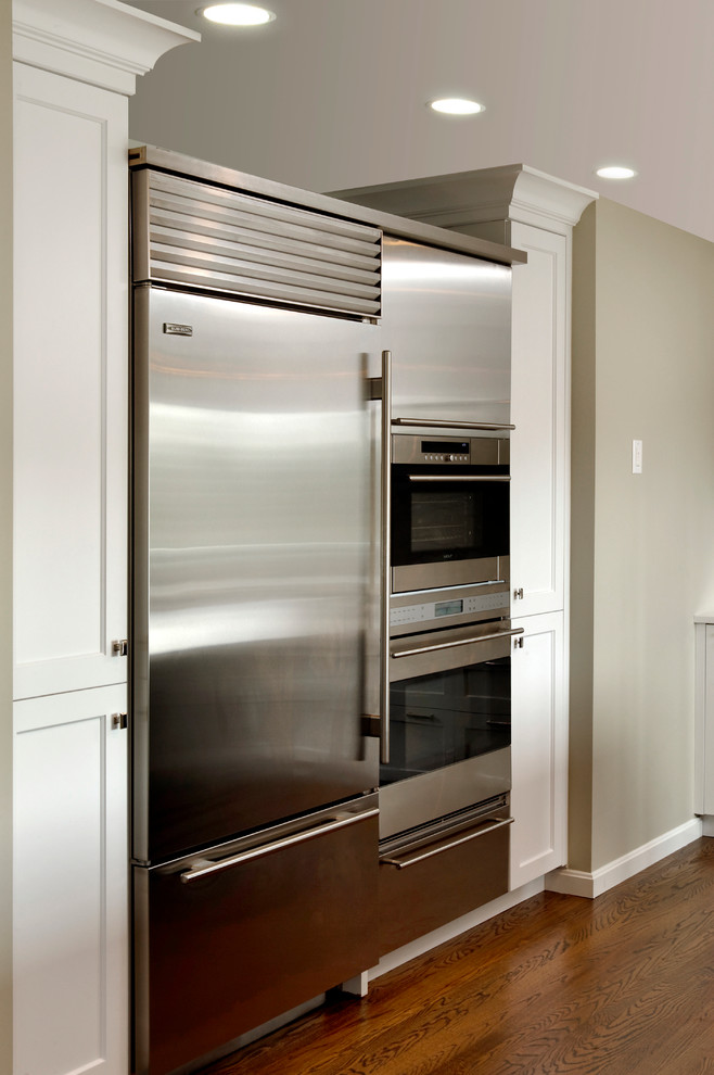 Kitchen - transitional kitchen idea in DC Metro