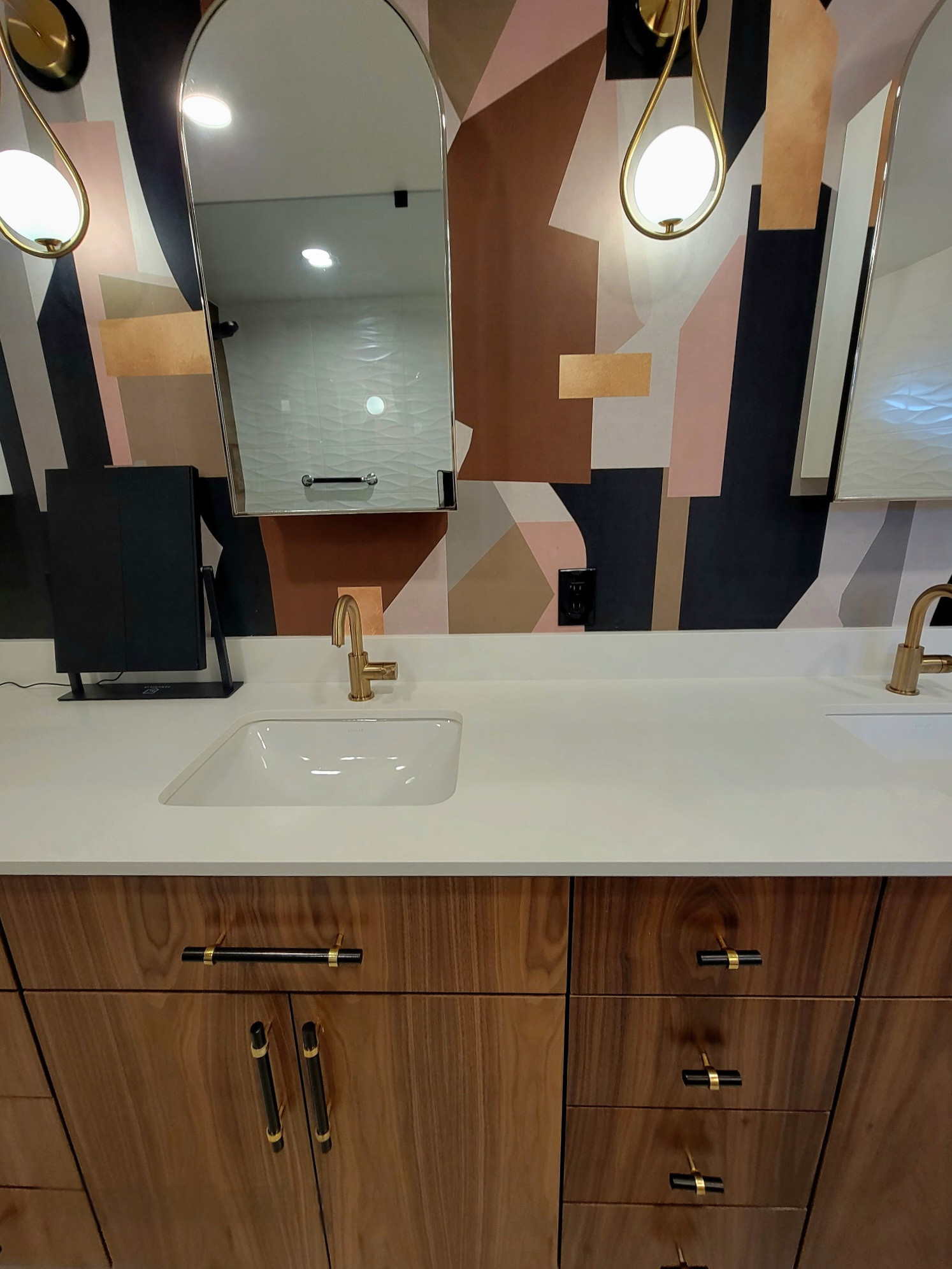 CONTEMPORARY MASTER BATHROOM WITH WALKING CLOSET