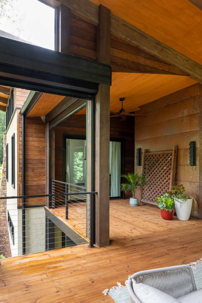 Inspiration for a mid-sized transitional home design remodel