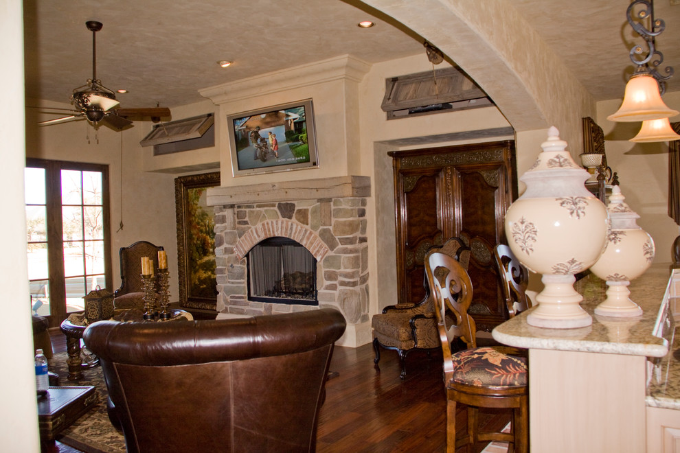 Example of a mountain style entryway design in Austin